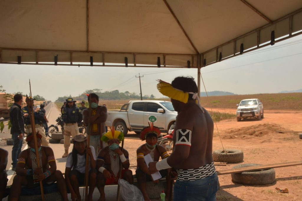 Funai convoca reunião com Kayapó e comparece de mãos vazias; protesto continua, mas BR-163 está liberada