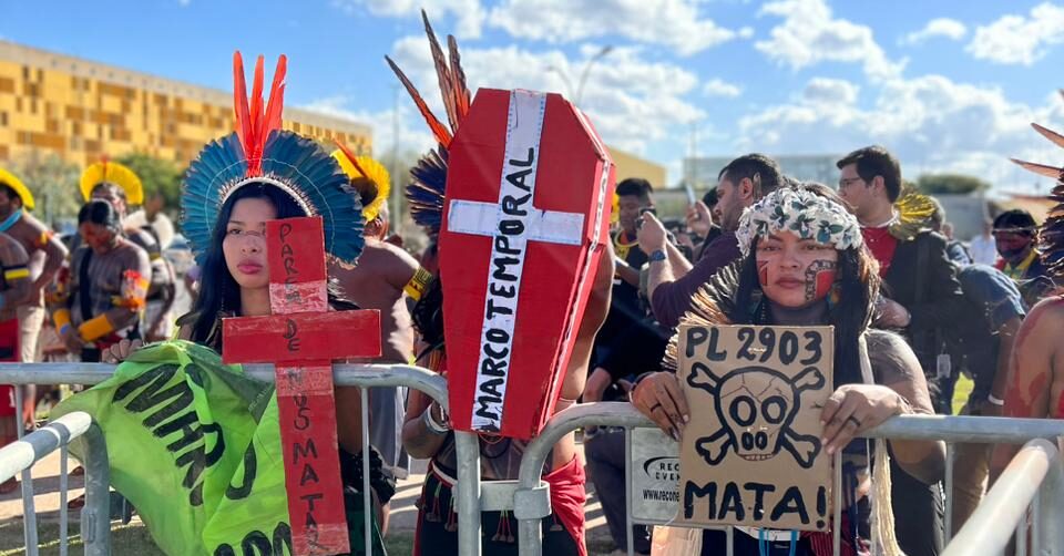 Milhares de indígenas ocupam Brasília em mobilização contra o marco temporal